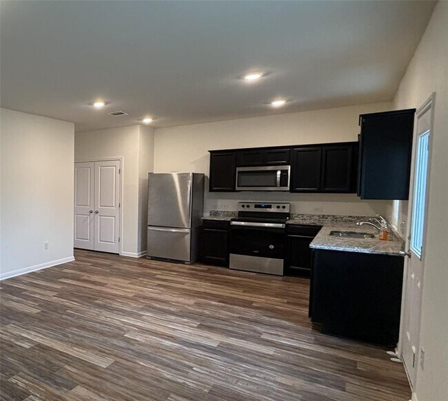 364 Bell Rings Dr Jarrell, TX 76537 photo 4