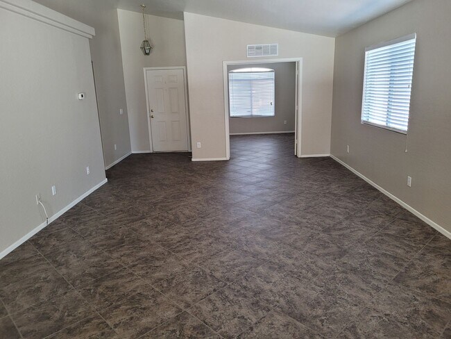 10933 W Minnezona Ave Phoenix, AZ 85037 photo 2