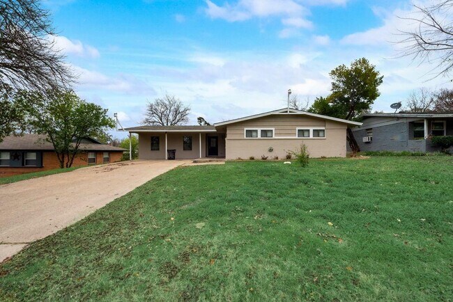 5224 Trail Lake Drive, Fort Worth, TX 76133 photo 2