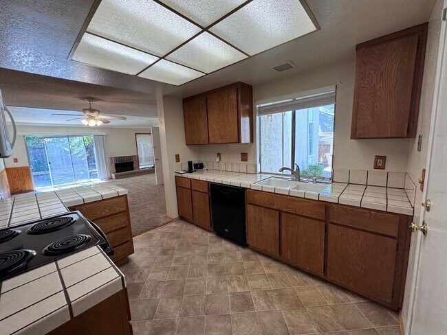 Perfect 3 Bed 2 Bath Townhouse with Large Yard in Brentwood photo 2