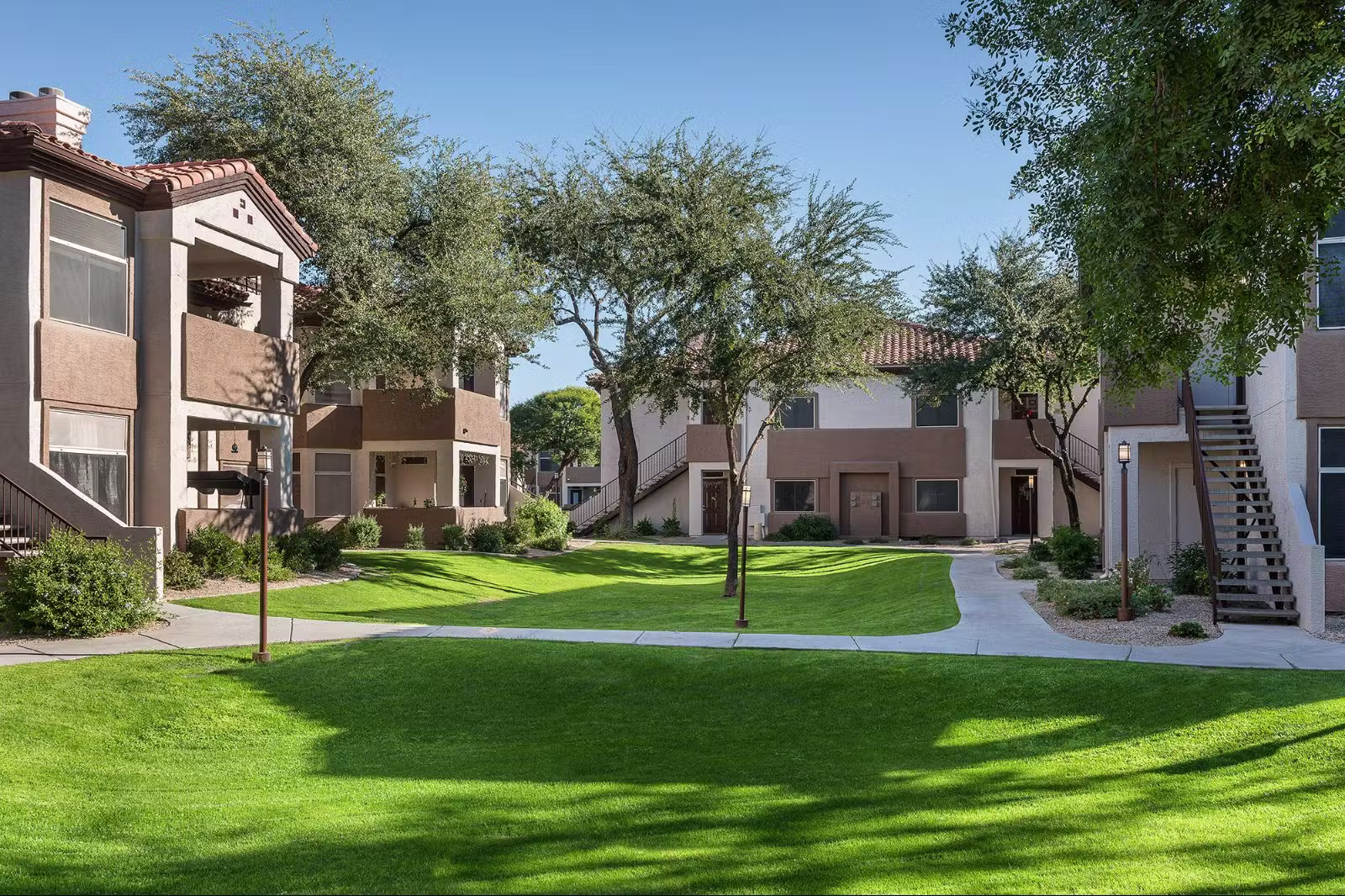 Bellagio Apartments photo 2