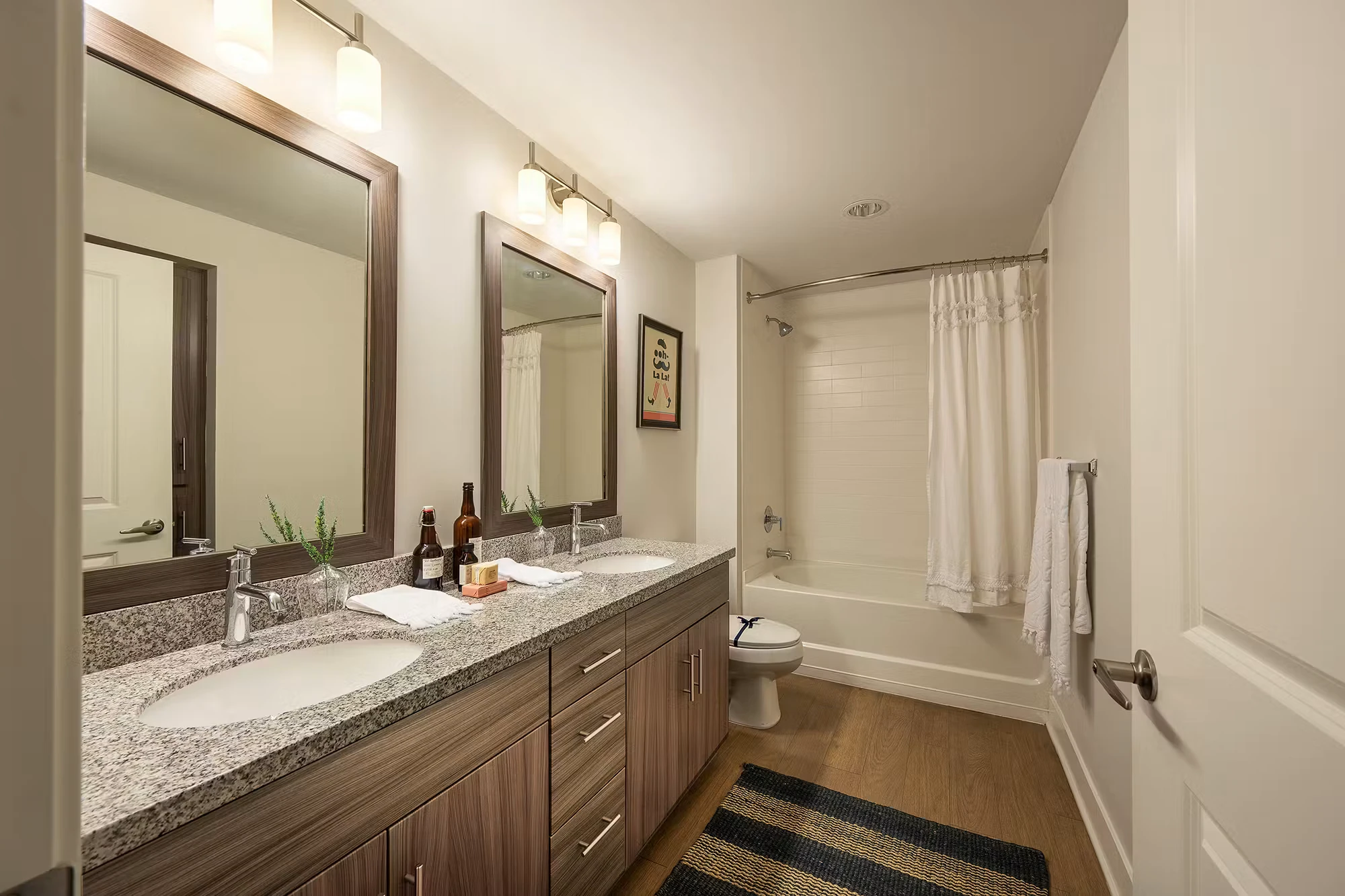 Lakeside Drive Apartments photo 3