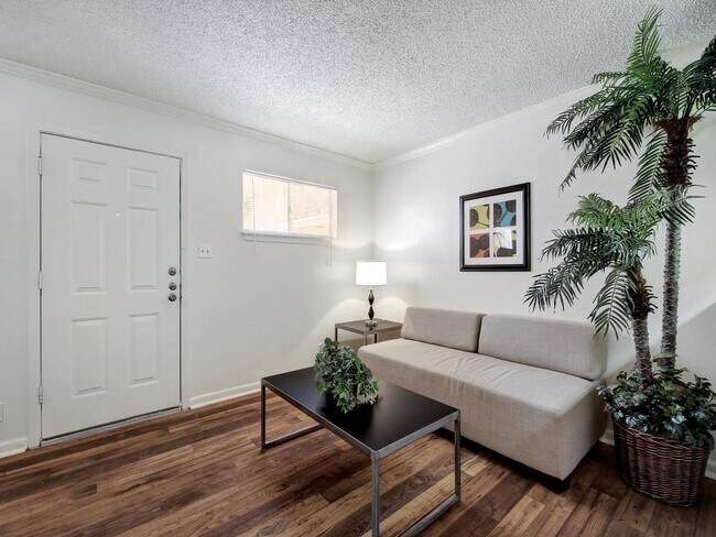 4553 Guadalupe St Austin, TX 78751 photo 2