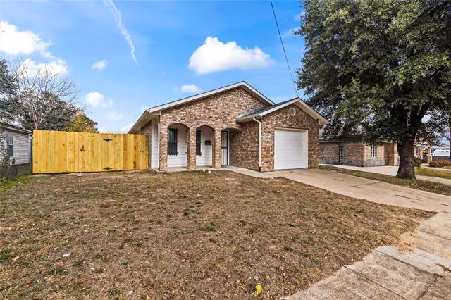 2723 Parsons St Dallas, TX 75215 photo 2