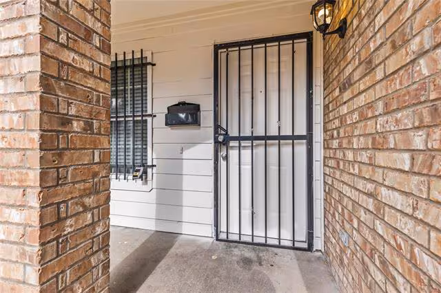 2723 Parsons St Dallas, TX 75215 photo 4