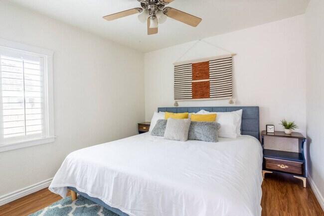 4916 Long Branch Ave San Diego, CA 92107 photo 4