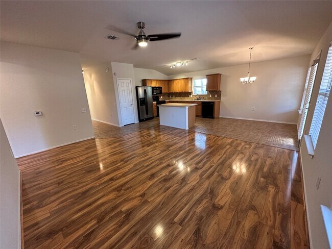 9009 Sun Shower Bend Austin, TX 78724 photo 5