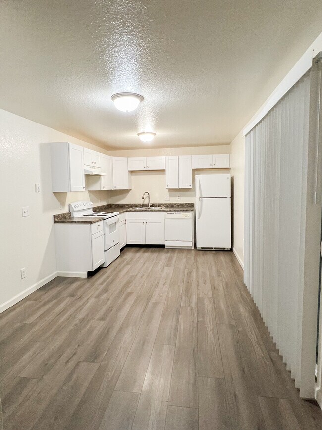 Silver Ridge Village photo 4