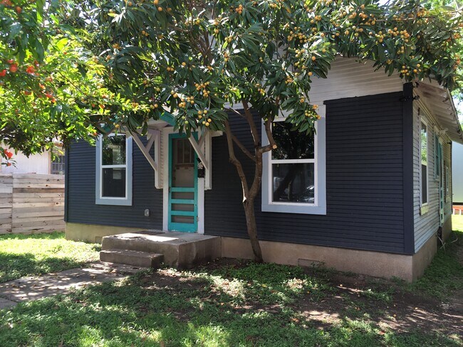 1303 East 3rd Street, Austin, TX 78702 photo 2