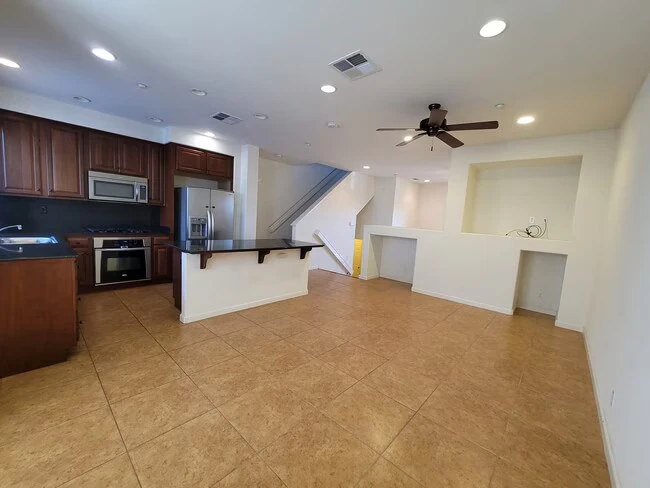 1070 Tourmaline Ter Union City, CA 94587 photo 4
