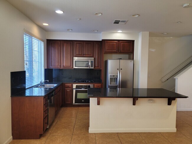 1070 Tourmaline Ter Union City, CA 94587 photo 5