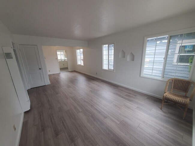 10709 Pippin Street, Oakland, CA 94603 photo 3
