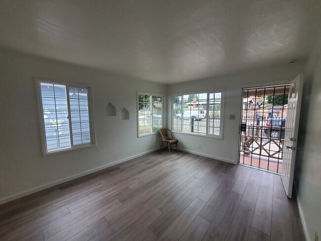 10709 Pippin Street, Oakland, CA 94603 photo 4