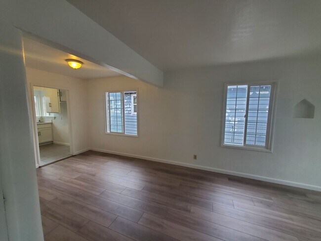 10709 Pippin Street, Oakland, CA 94603 photo 5