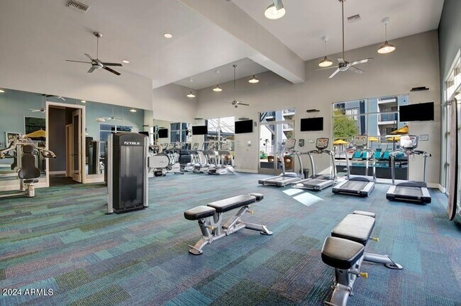 1033 N Parkside Dr Tempe, AZ 85288 photo 2