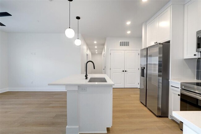 3000 Duval St Austin, TX 78705 photo 5