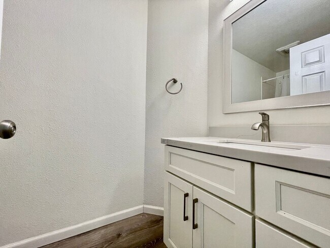 Fully Remodeled 5bed,3bath photo 5