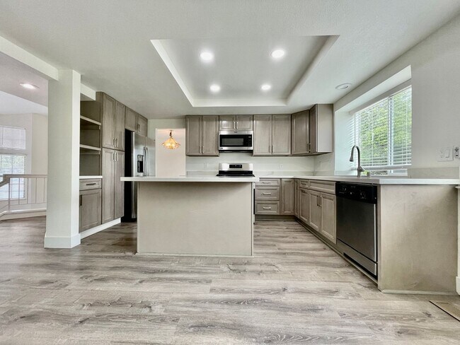 Fully Remodeled 5bed,3bath photo 4
