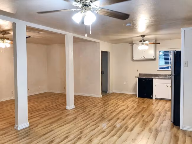 1911 Mimosa Dr Arlington, TX 76012 photo 3