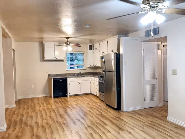 1911 Mimosa Dr Arlington, TX 76012 photo 5