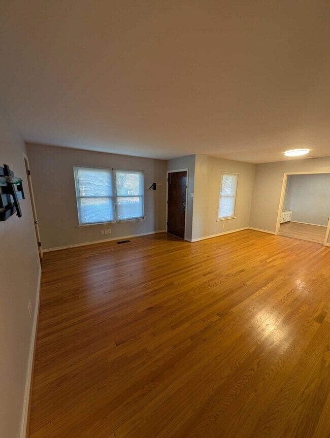 10316 Lavano Ln Dallas, TX 75228 photo 3