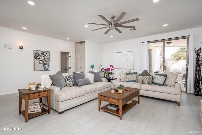 1036 E Susan Ln Tempe, AZ 85288 photo 3