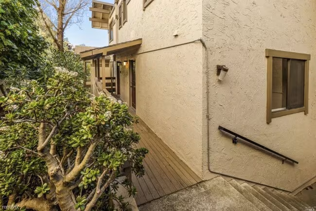 62 Marinero Cir Tiburon, CA 94920 photo 2