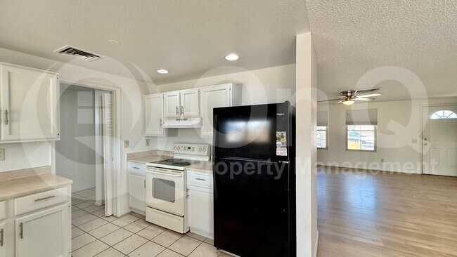 3602 N 72nd Ln Phoenix, AZ 85033 photo 4