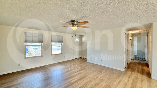 3602 N 72nd Ln Phoenix, AZ 85033 photo 2