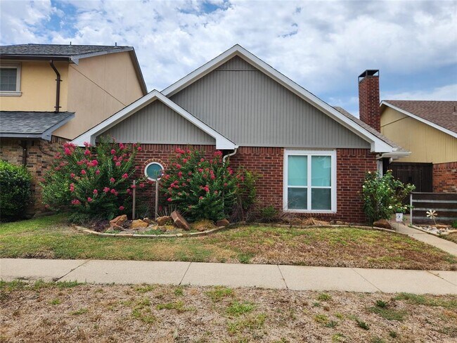 1029 Wakefield Drive, Garland, TX 75040 photo 2