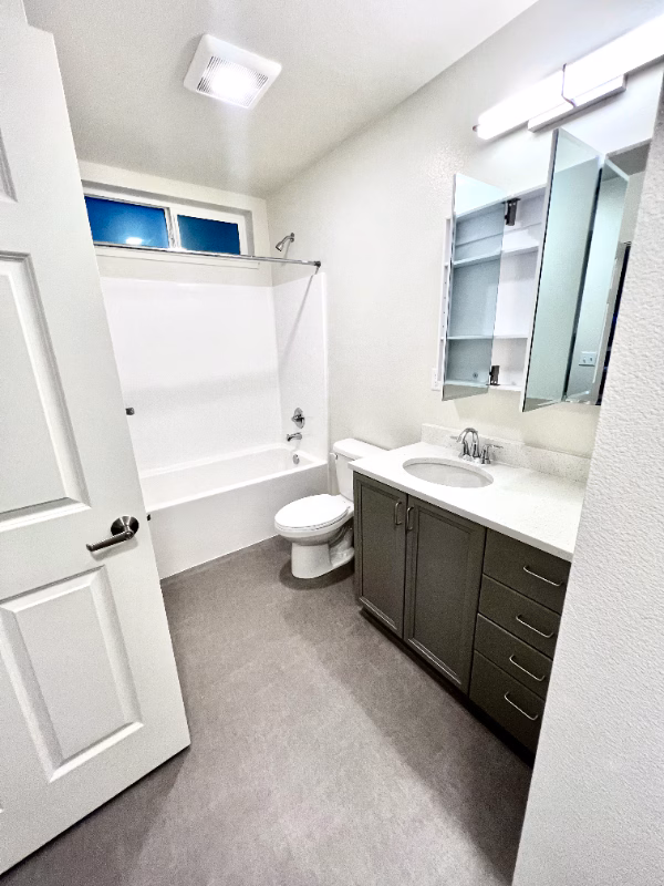 2330 Yakima Ct Tacoma, WA 98405 photo 5