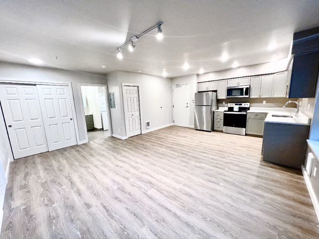 2330 Yakima Ct Tacoma, WA 98405 photo 2