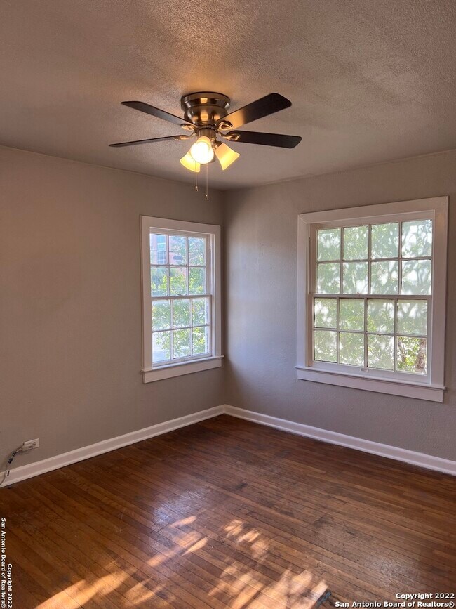 425 Maverick St San Antonio, TX 78212 photo 5