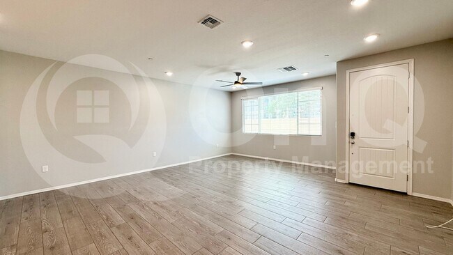 2669 S Peppertree Dr Gilbert, AZ 85295 photo 3