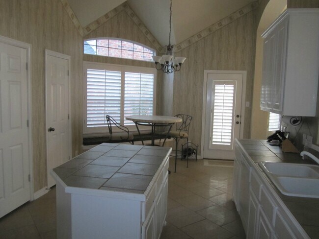 1644 Kimble Drive, Carrollton, TX 75010 photo 5