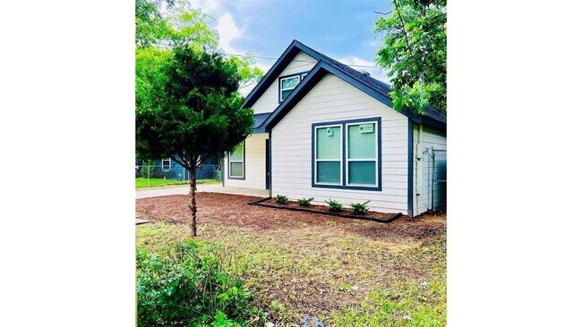 411 Euclid St Cleburne, TX 76033 photo 5