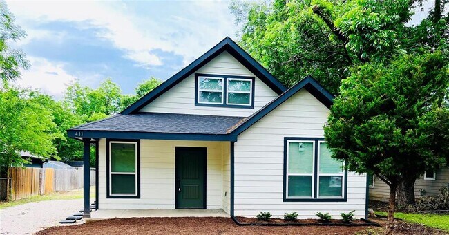 411 Euclid St Cleburne, TX 76033 photo 2