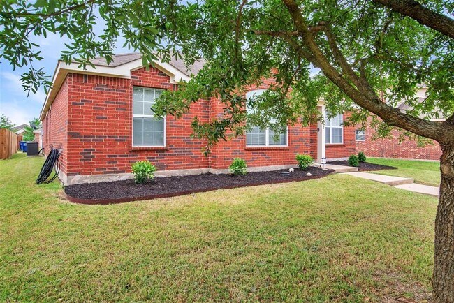 1832 Serena Drive, Lancaster, TX 75134 photo 2