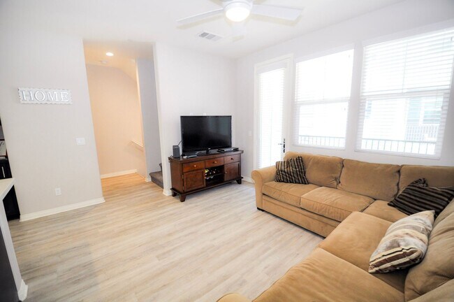 503 Hummingbird Ln Imperial Beach, CA 91932 photo 3