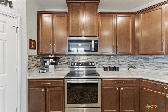 304 Dakota Crk New Braunfels, TX 78130 photo 5