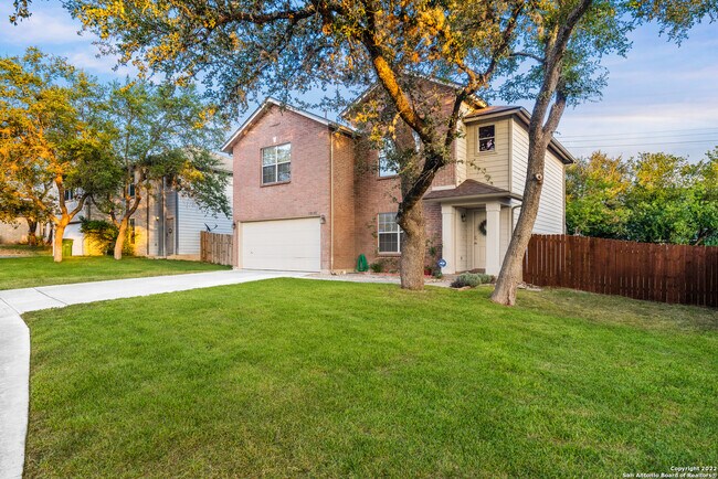 10646 Manor Creek San Antonio, TX 78245 photo 2