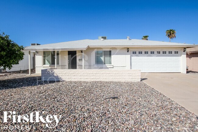 2324 E Paradise Dr Phoenix, AZ 85028 photo 2