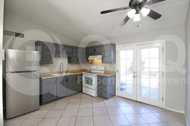 3120 N 67th Ln Phoenix, AZ 85033 photo 3