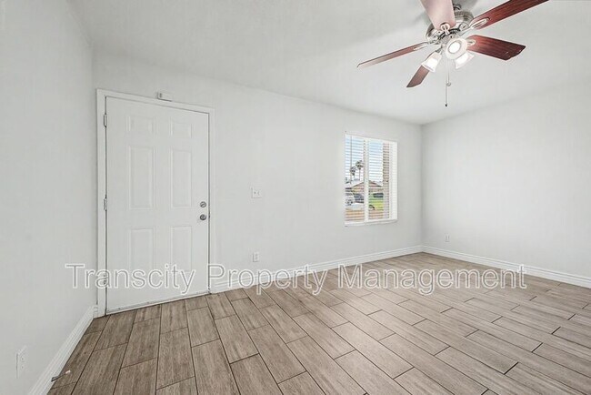 4328 E Saint Catherine Ave Phoenix, AZ 85042 photo 3