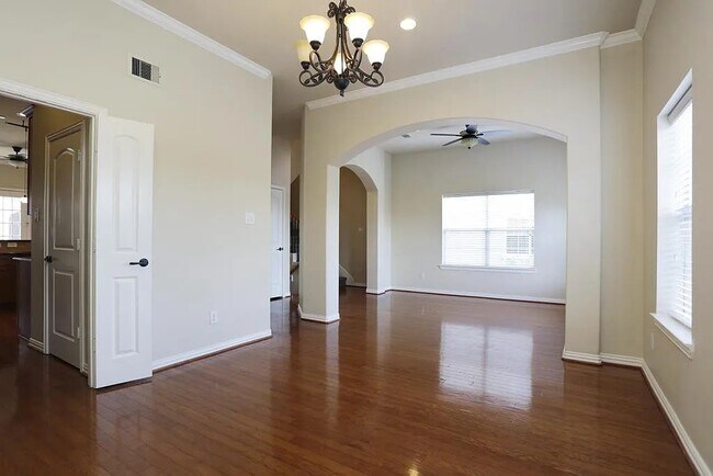 5615 Winsome Lane, Houston, TX 77057 photo 5