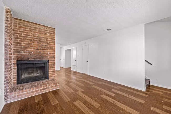6913 Wentworth Drive, Austin, TX 78724 photo 2