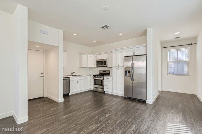 3218 W Glendale Ave Phoenix, AZ 85051 photo 3