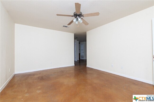 211 W Arlo Rd Harker Heights, TX 76548 photo 4
