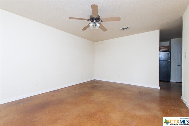 211 W Arlo Rd Harker Heights, TX 76548 photo 3