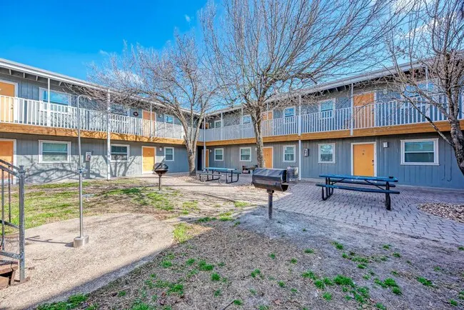 2401 Manor Rd Austin, TX 78722 photo 2